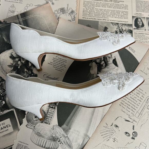 Vintage 80s Coloriffics White Satin Kitten Heels – Lace Bridal Wedding Shoes 7.5 - Picture 8 of 13